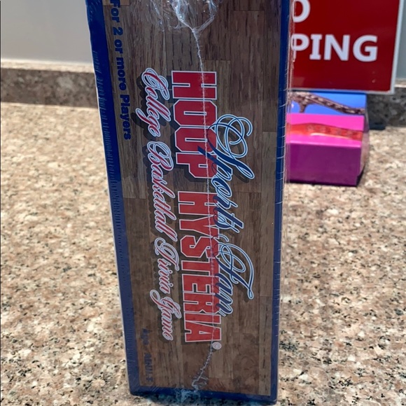 Sports Fan Hoop Hysteria NEW college b-ball game - Picture 3 of 8